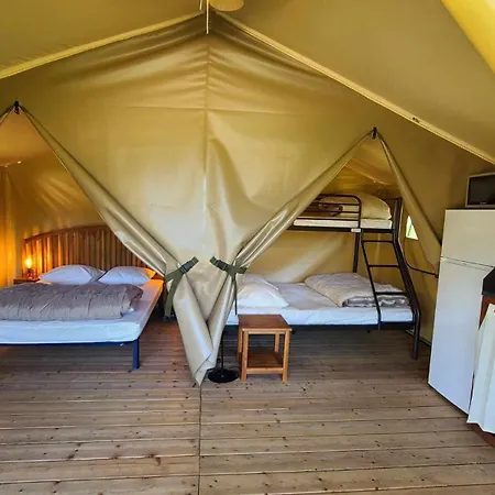 אתר קמפינג Ile Aux Loisirs Le Mung